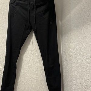 Women’s medium black joggers with pockets